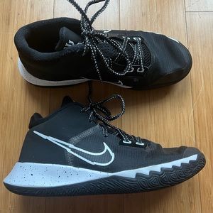 Nike Kyrie Flytrap 4 Basketball Shoes